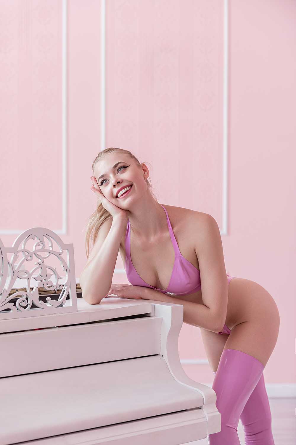 Latex Lingerie, Latex bra + micro bikini. Pink