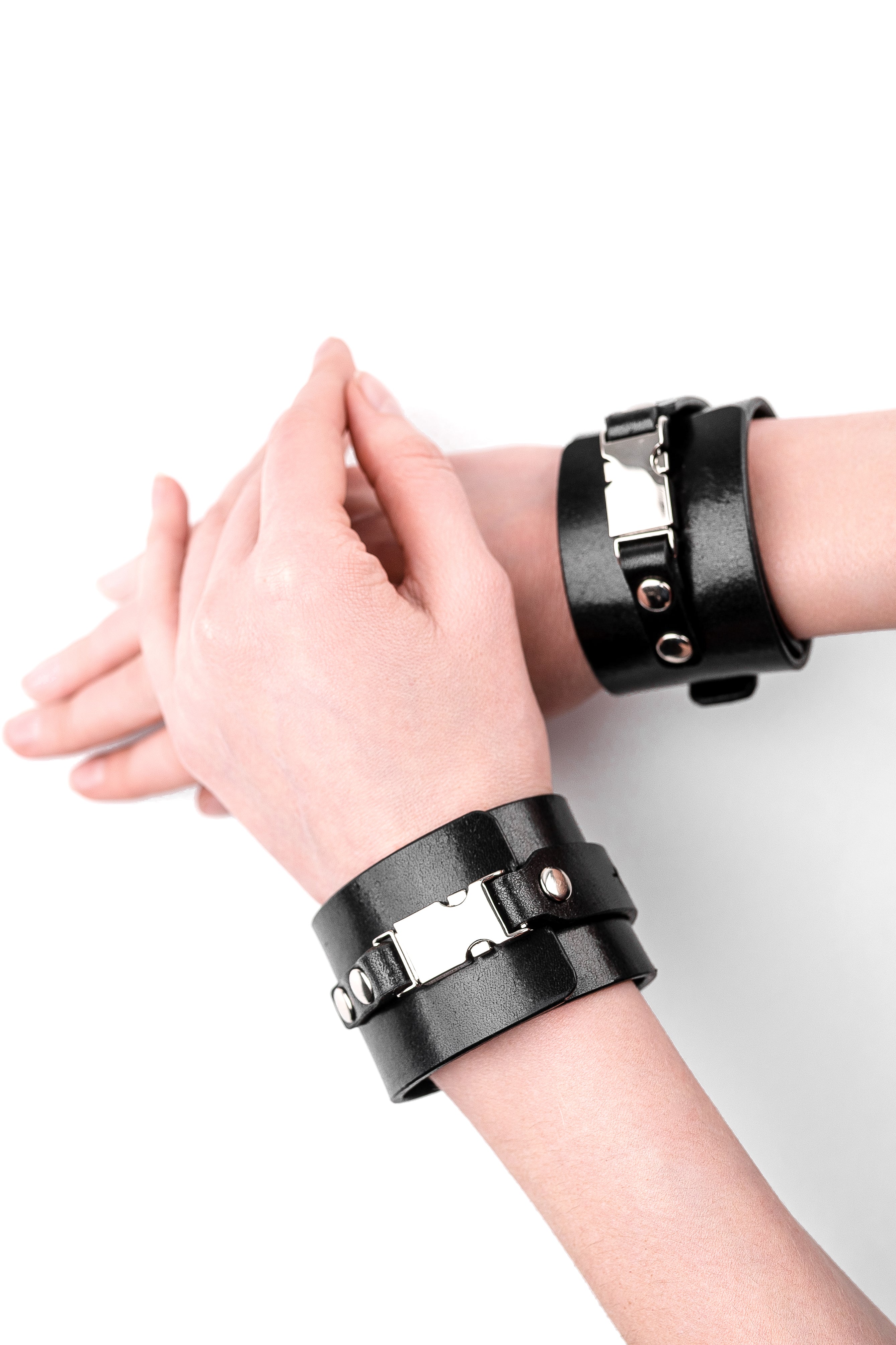 “Fast X me up” Handcuffs with chain connector