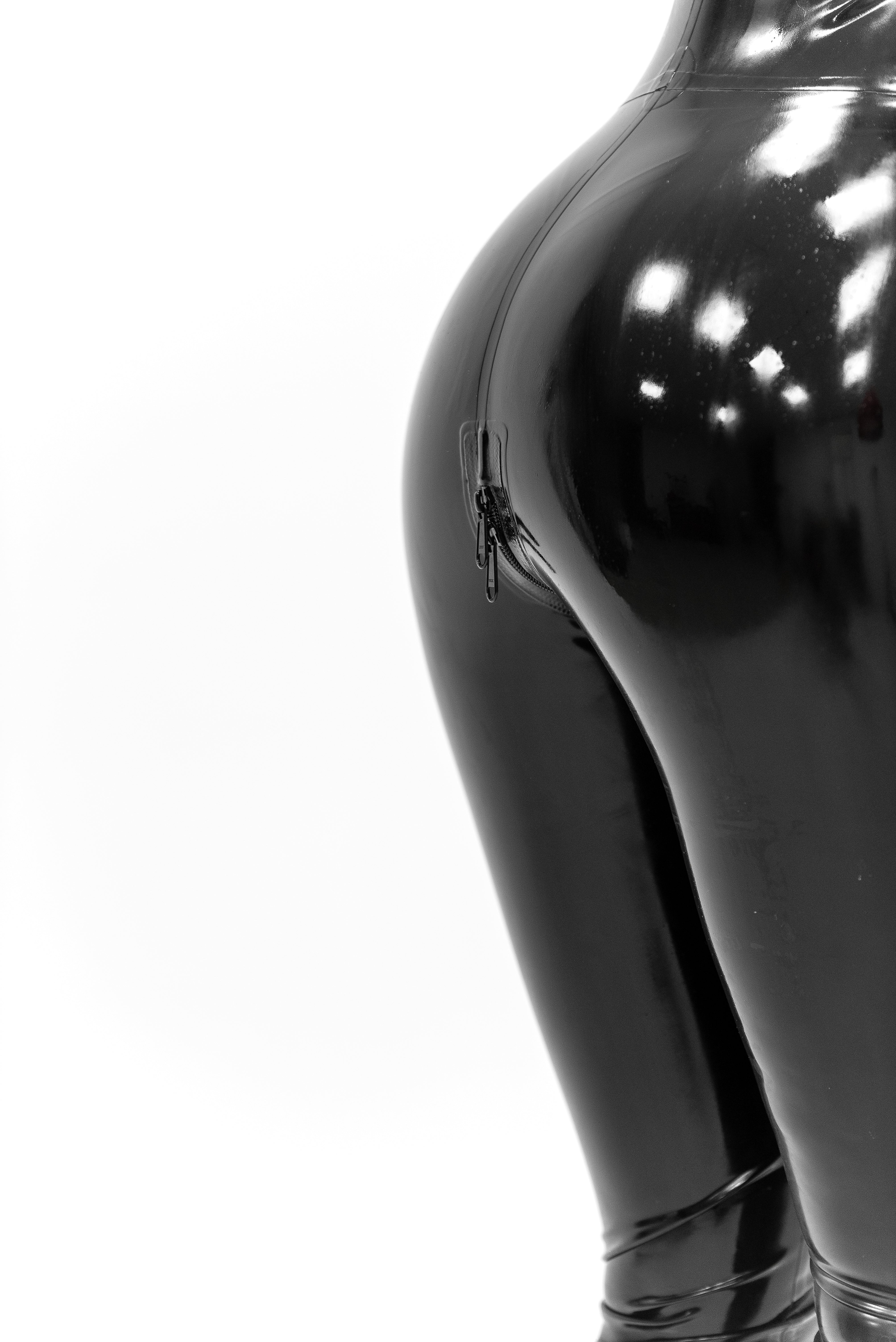Latex Sleeveles Catsuit. Black