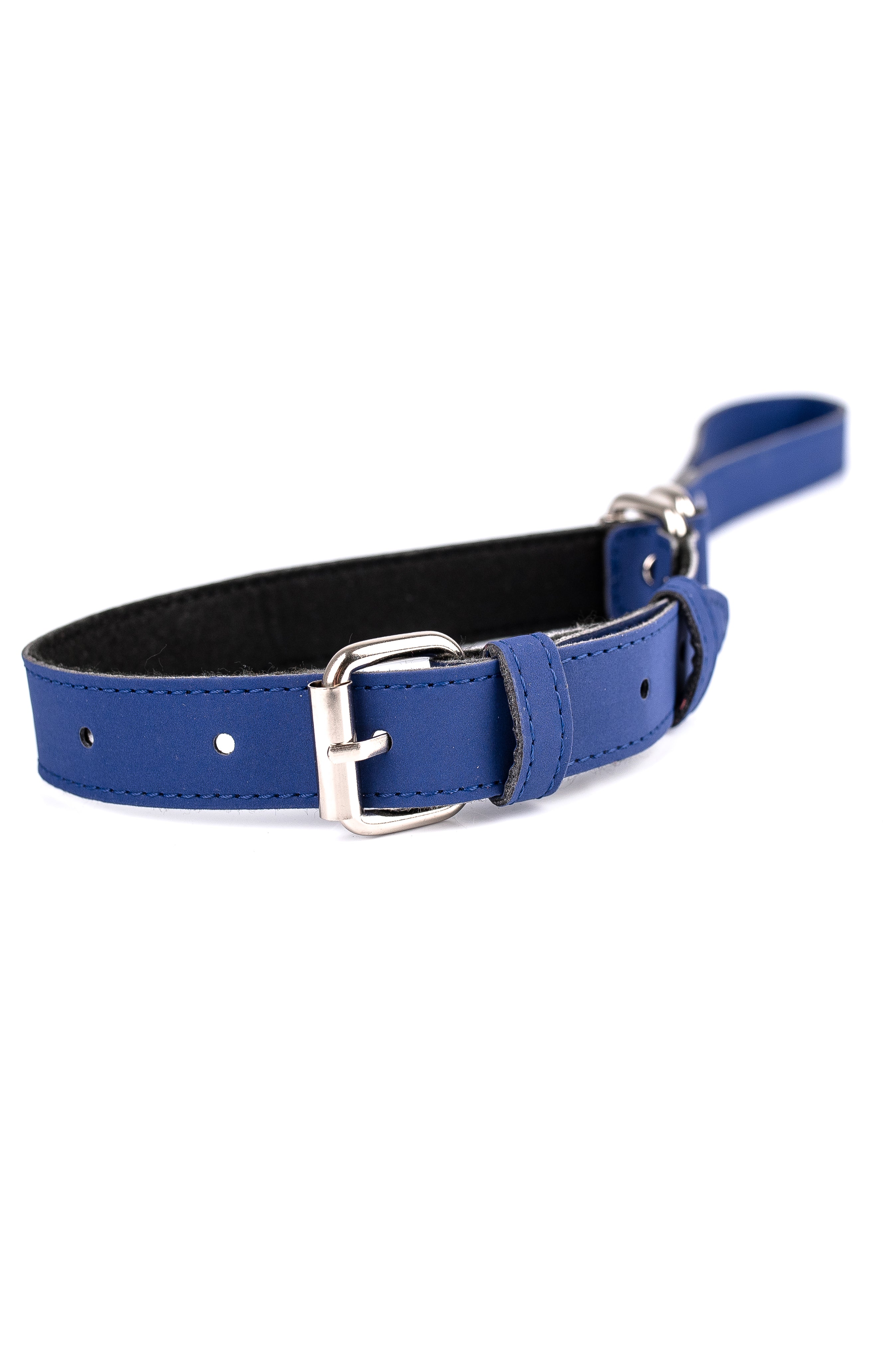 Self-tightening faux leather choke collar