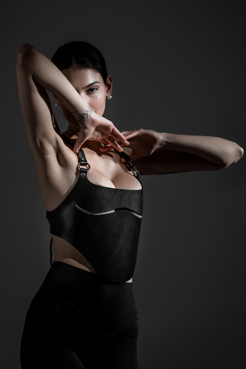 How to Pair Leather Corsets: Tips from Elin Harness