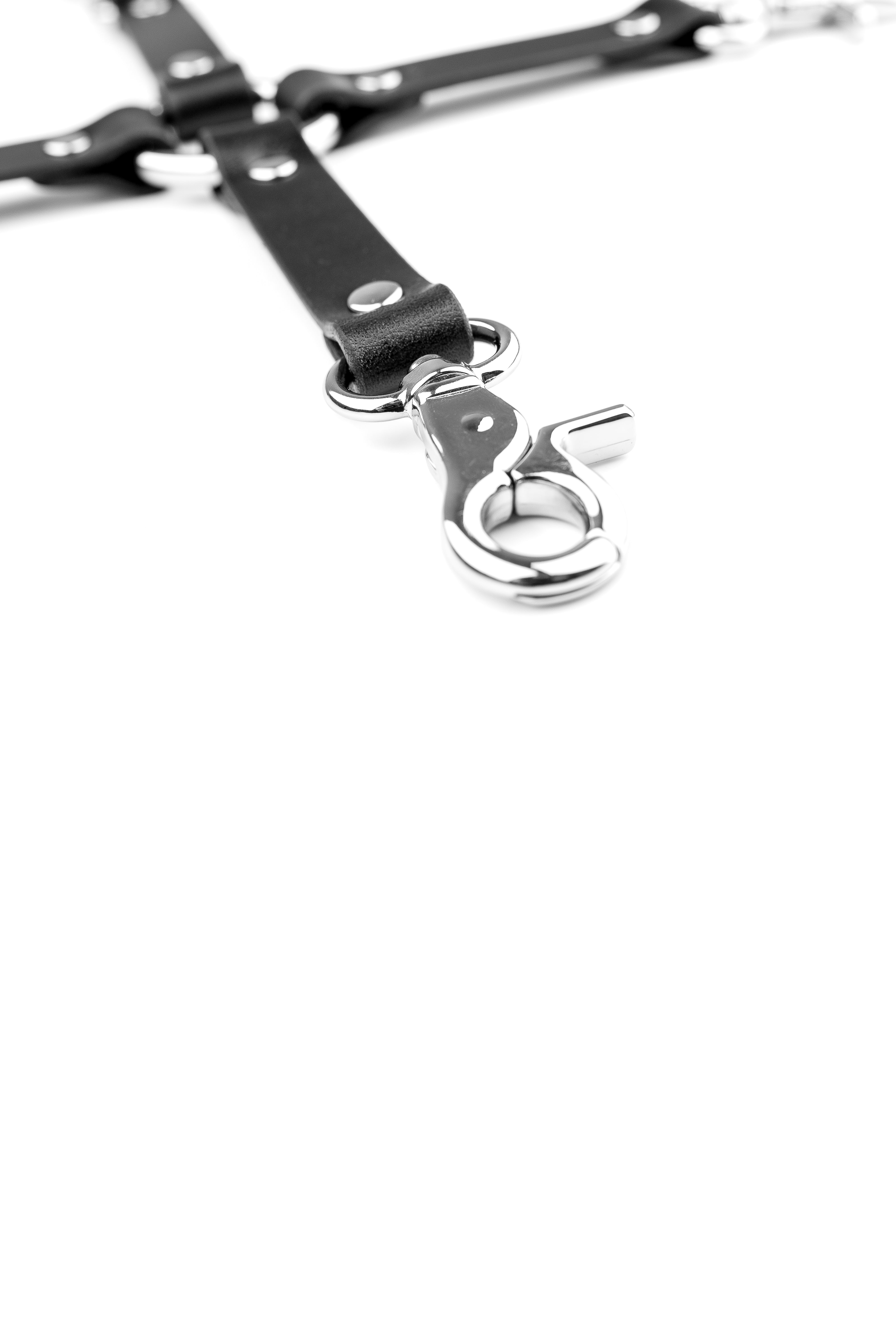 4-Way Leather Exclusive Connector with Ring