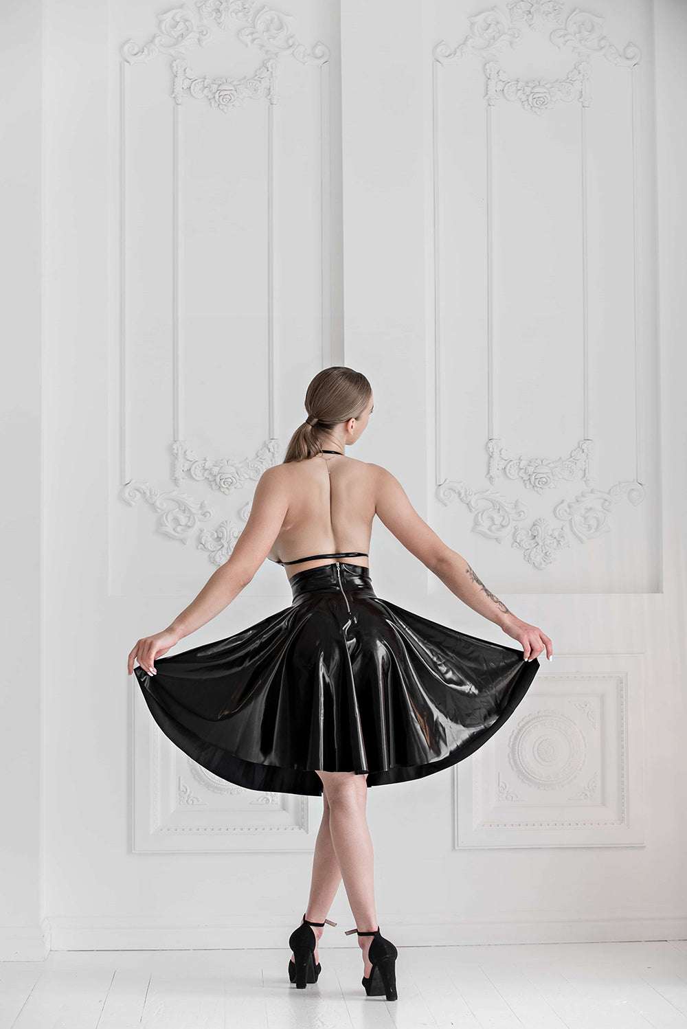 Latex high-waisted skirt with metal rivets
